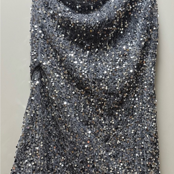 New One Shoulder Body-con Sleeveless Grey Sequence Short Dress. Size Large. - Picture 9 of 16
